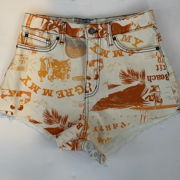 BDG Urban Outfitters Graphic Print Pitched Waist Short Size 27 - Picture 3 of 16